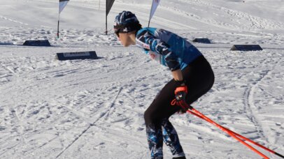 Langläufer macht kräftige Doppelstockschübe | © SkiAustria OOE